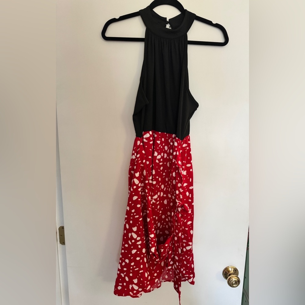 Black and Red Sleeveless Dress